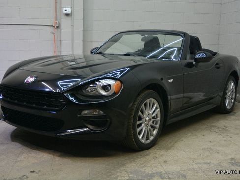 Used 2018 FIAT 124 Spider Classica w/ Technology & Siriusxm Group RWD image 2