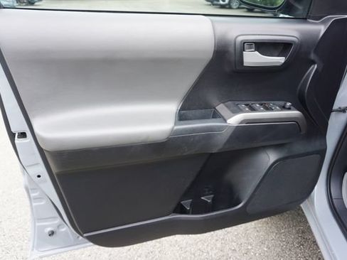 Used 2021 Toyota Tacoma SR5 RWD image 21