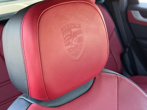 Certified 2024 Porsche Cayenne Coupe AWD/4WD image 37