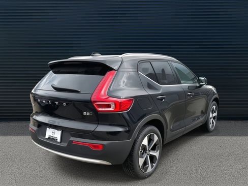 New 2025 Volvo XC40 B5 Core w/ Climate Package image 3