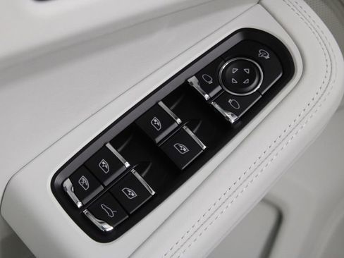 New 2026 Porsche Macan image 14