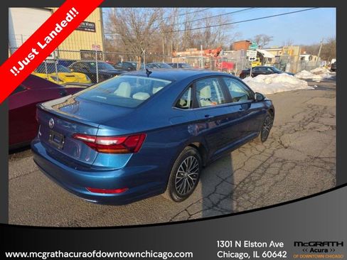 Used 2019 Volkswagen Jetta SE w/ Cold Weather Package image 2