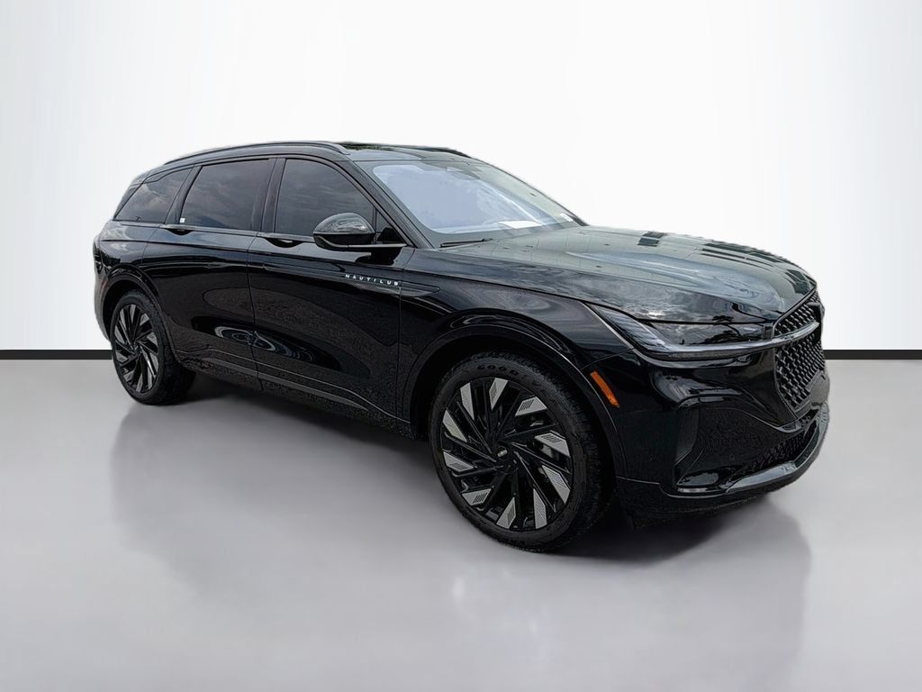 Used 2025 Lincoln Nautilus Reserve w/ Jet Appearance Package AWD/4WD image 3
