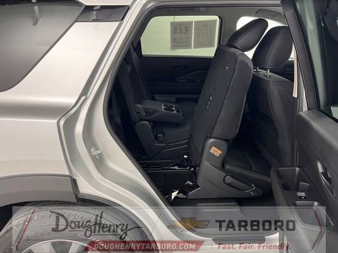 Used 2025 Nissan Pathfinder SV FWD image 41