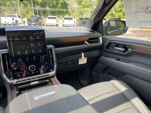 New 2026 GMC Yukon Denali w/ Denali Reserve Package image 24