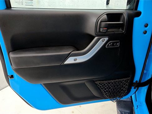 Used 2018 Jeep Wrangler Sahara w/ Connectivity Group image 14