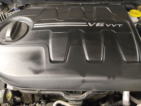 Used 2019 Jeep Cherokee Latitude w/ Cold Weather Group FWD image 30