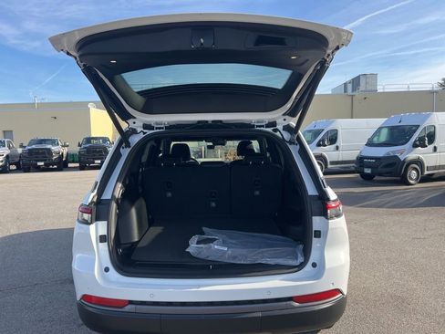 New 2026 Jeep Grand Cherokee Laredo image 17