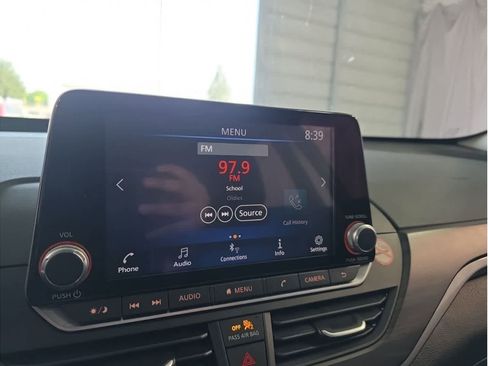 Used 2024 Nissan Altima 2.5 SV image 21