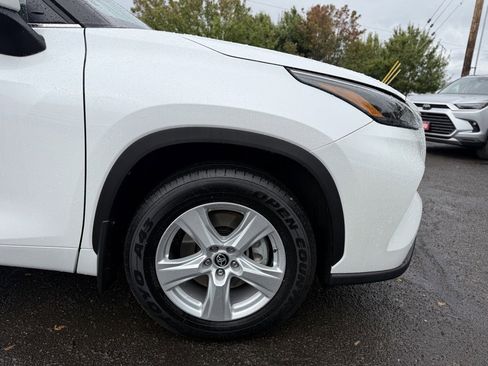 Used 2023 Toyota Highlander LE image 22