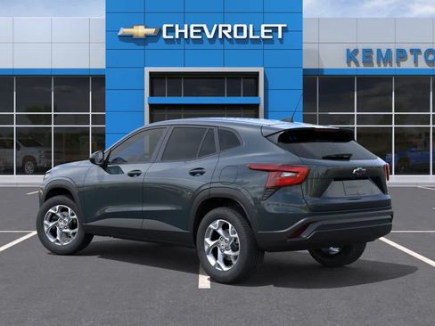 New 2026 Chevrolet Trax LS w/ LS Convenience Package FWD image 3