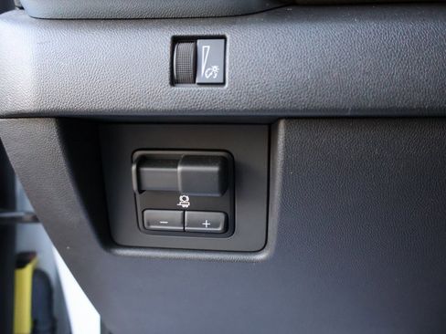 Used 2023 GMC Canyon Denali image 32