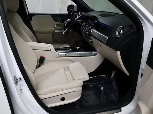 Certified 2026 Mercedes-Benz GLB 250 4MATIC image 33