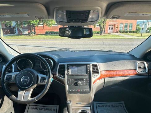 Used 2011 Jeep Grand Cherokee Limited w/ Luxury Group II AWD/4WD image 25