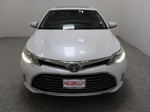 Used 2018 Toyota Avalon Limited FWD image 3