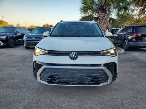 New 2026 Volkswagen Taos SE FWD image 2