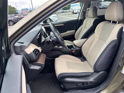 Used 2023 Subaru Outback Premium AWD/4WD image 10