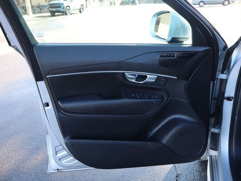 Used 2020 Volvo XC90 T6 Momentum image 25
