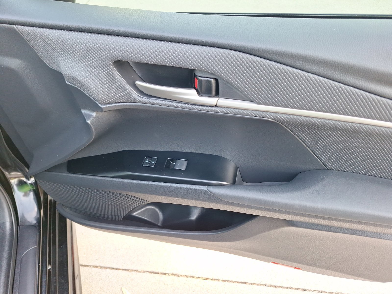 Used 2025 Toyota Camry SE w/ Convenience Package FWD image 35