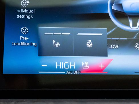 New 2026 BMW X5 xDrive50e w/ Executive Package image 28