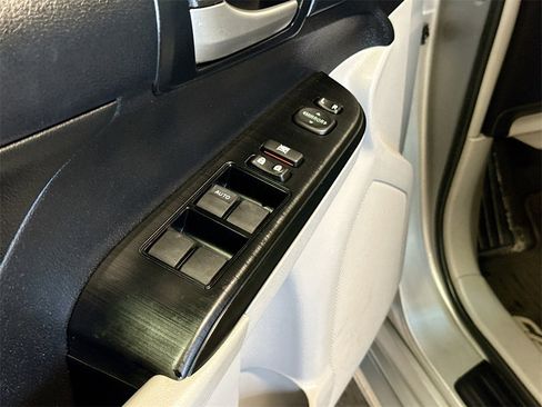 Used 2013 Toyota Camry LE image 18