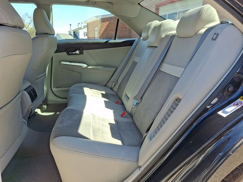 Used 2014 Toyota Camry XLE w/ Leather Package image 10