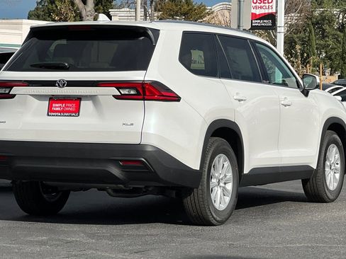 New 2026 Toyota Grand Highlander XLE image 3