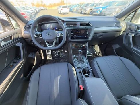 New 2024 Volkswagen Tiguan SE R-Line image 7