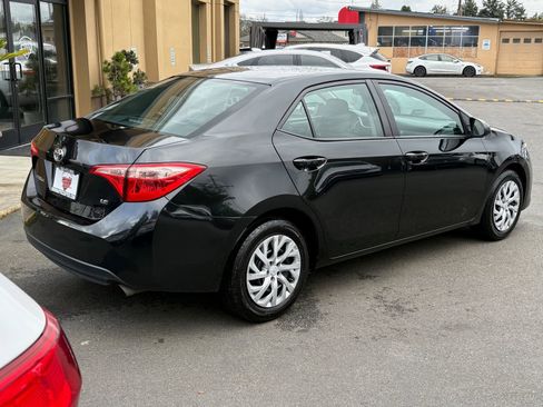 Used 2018 Toyota Corolla LE image 7