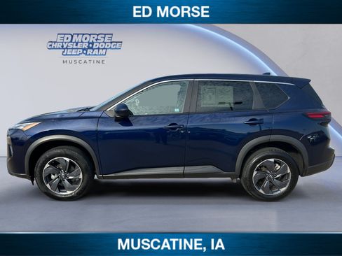 Used 2024 Nissan Rogue SV FWD image 2
