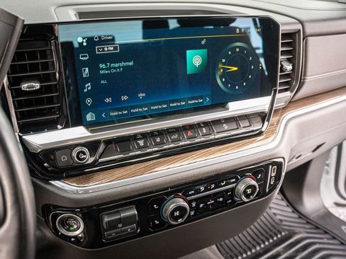 Used 2024 Chevrolet Silverado 2500 LT w/ Convenience Package image 19