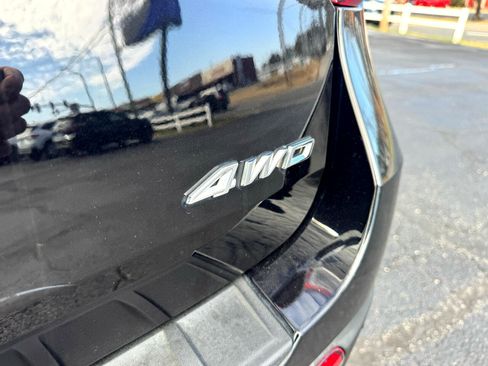 Used 2022 Ford Explorer XLT w/ Equipment Group 202A image 9