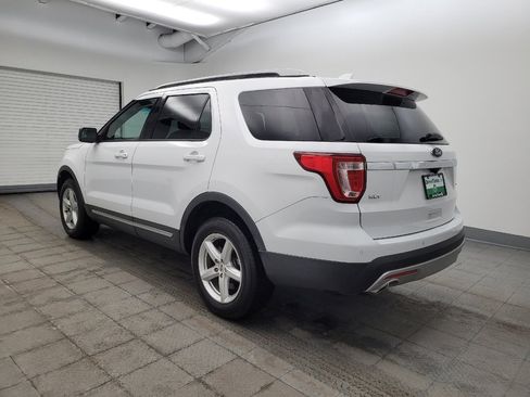 Used 2017 Ford Explorer XLT image 3