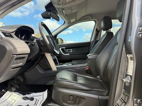 Used 2019 Land Rover Discovery Sport SE image 14