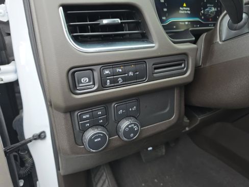 Used 2024 Chevrolet Suburban Z71 image 13