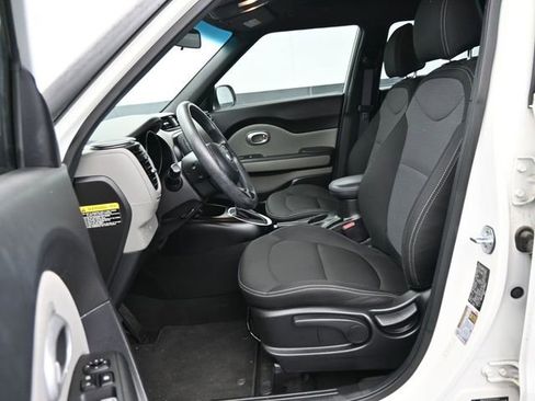 Used 2017 Kia Soul + image 37