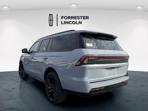 New 2026 Lincoln Navigator Reserve w/ Jet Appearance Package AWD/4WD image 5