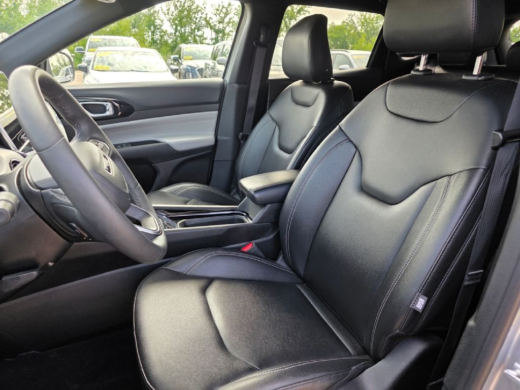 Used 2025 Jeep Compass Limited AWD/4WD image 15