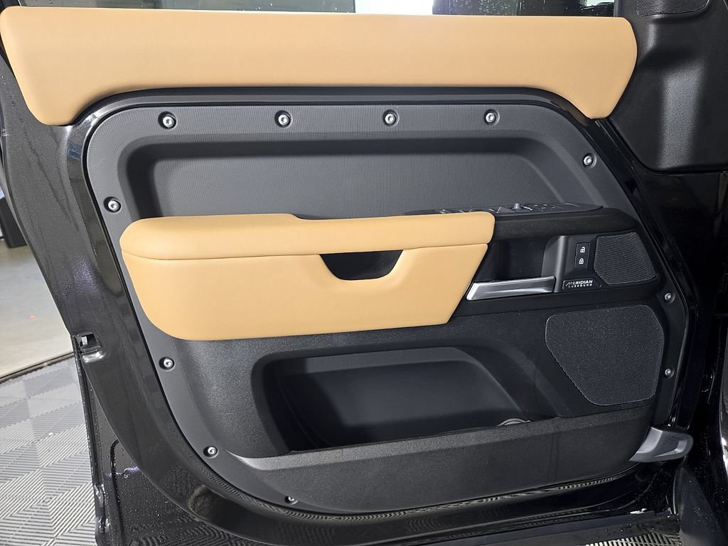 New 2026 Land Rover Defender 130 V8 AWD/4WD image 9