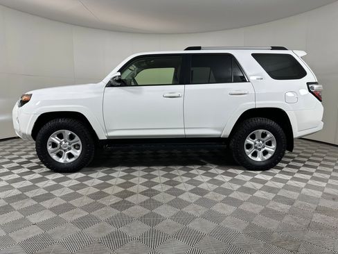 Used 2024 Toyota 4Runner SR5 Premium image 2