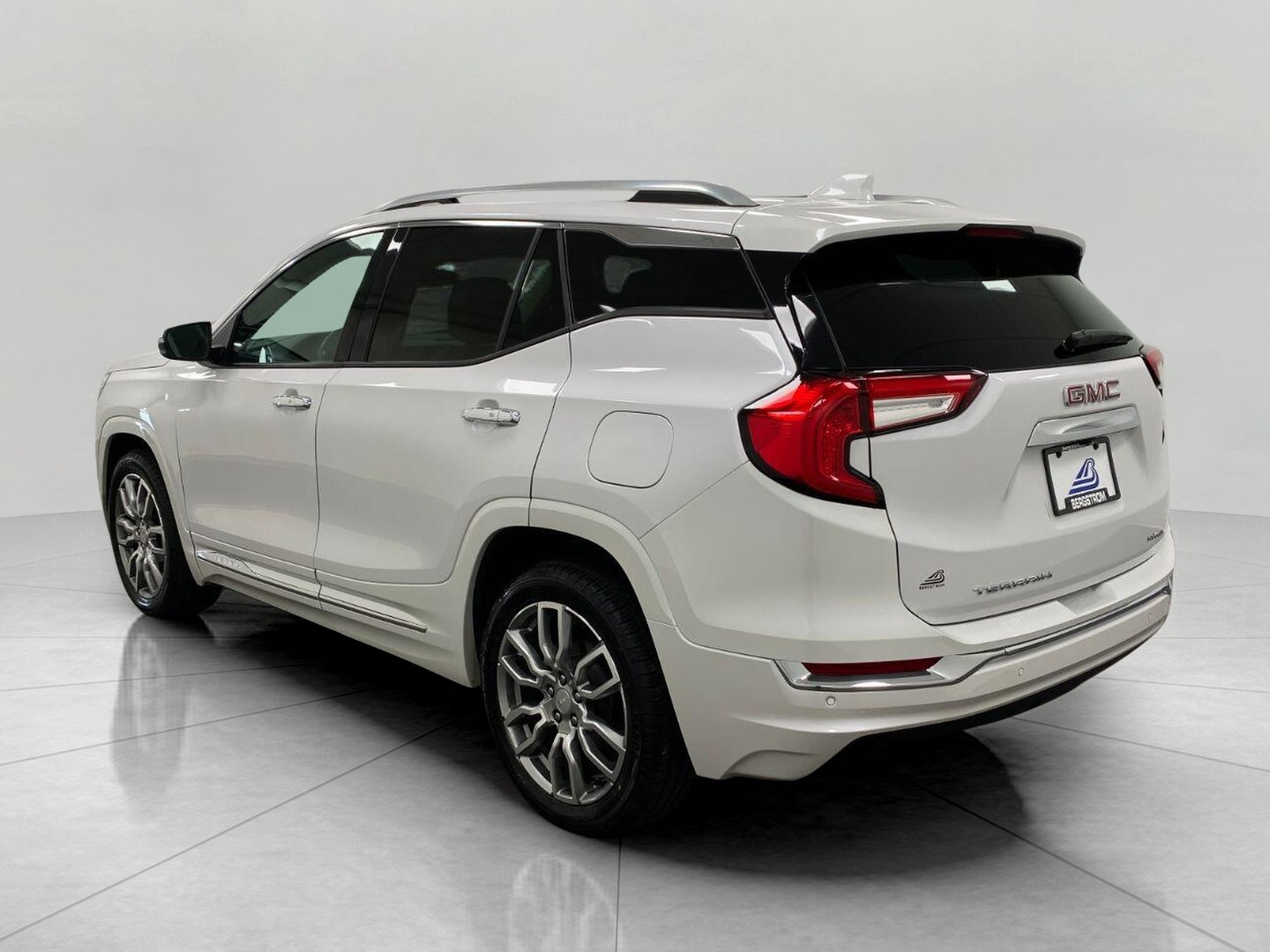 Used 2023 GMC Terrain Denali w/ LPO, Floor Liner Package AWD/4WD image 8