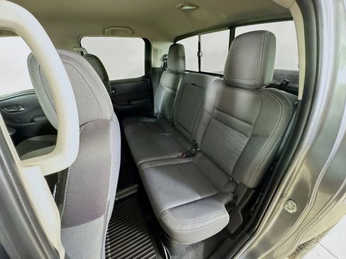 Used 2022 Nissan Frontier SV image 22