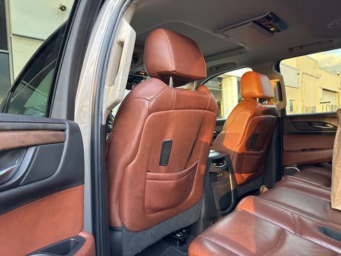 Used 2019 Cadillac Escalade Premium Luxury w/ LPO, Radiant Package image 10