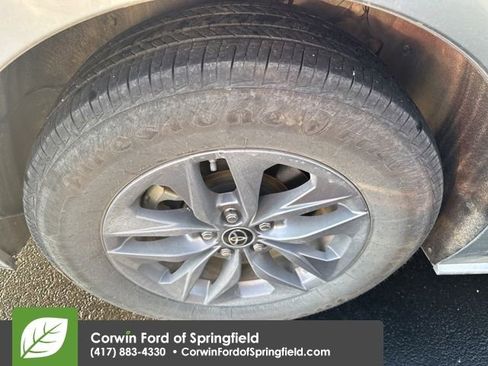 Used 2024 Toyota Sienna XLE w/ XLE Plus Package image 9