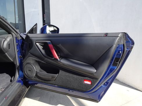 Used 2014 Nissan GT-R Black Edition image 15