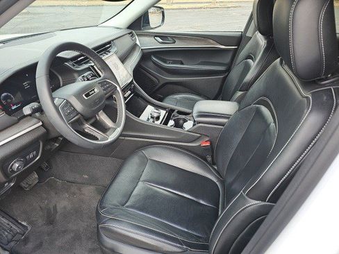 Used 2023 Jeep Grand Cherokee L Limited w/ Black Appearance Package image 18