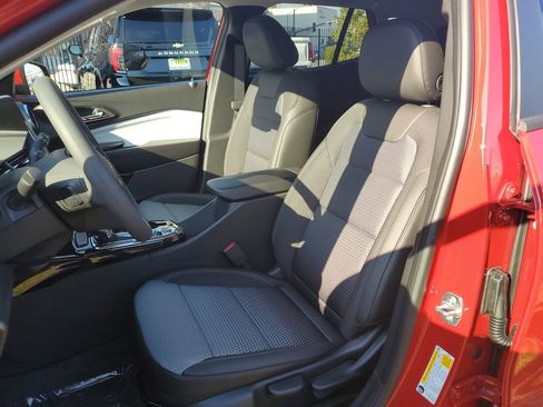 New 2026 Chevrolet Trax LT image 17