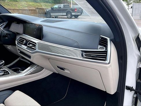 Used 2021 BMW X7 M50i AWD/4WD image 16