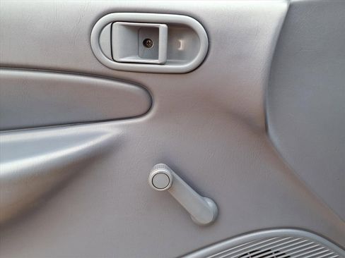 Used 1999 Ford Escort LX image 7