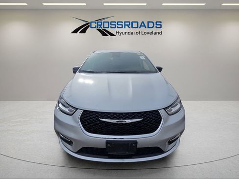 Used 2024 Chrysler Pacifica Select image 12